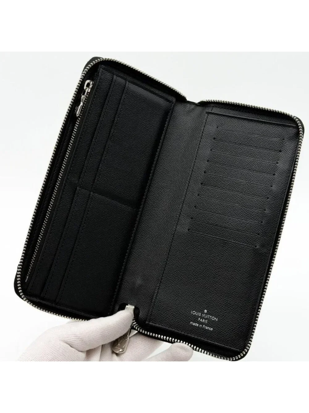 Louis Vuitton Zippy Wallet Vertical Taiga